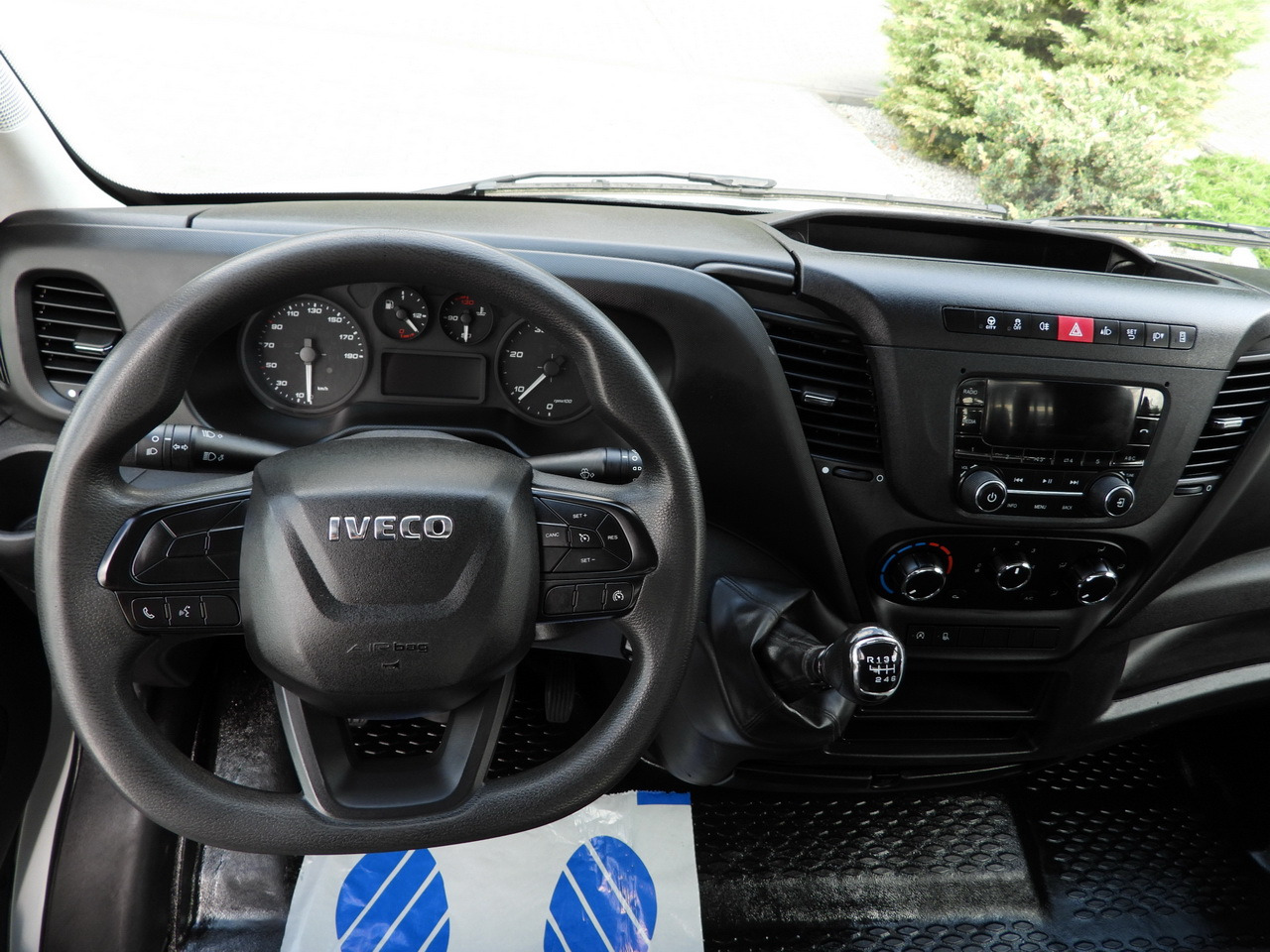 Tipper van IVECO DAILY  CRUISE CONTROL TWIN WHEELS AIR CONDITIONING  140HP: picture 28