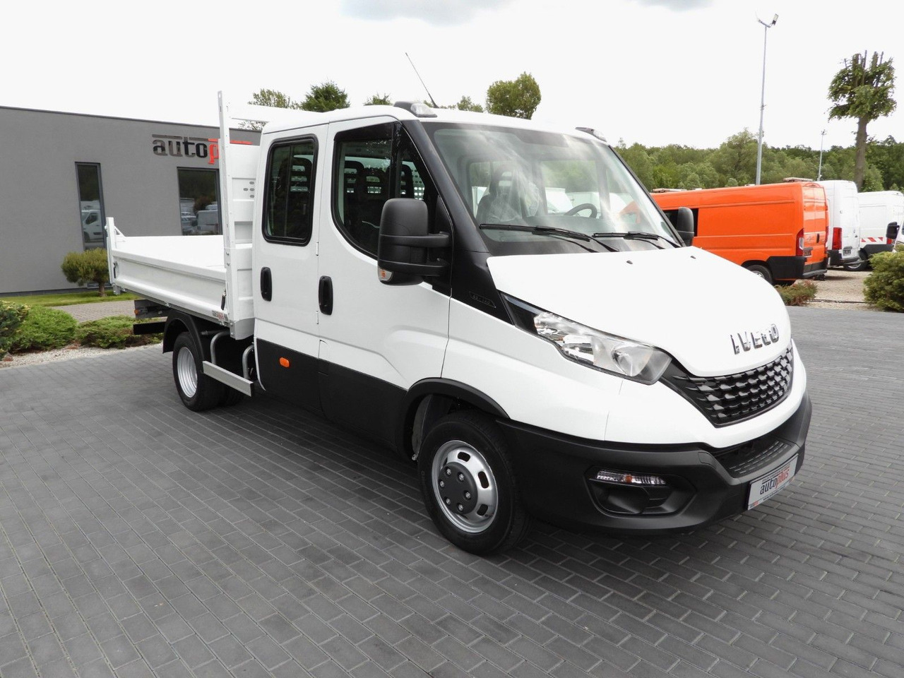 Iveco DAILY 35C14 KIPPER DOPPELKABINE DOKA 6 SITZE A/C - Tipper van, Combi van: picture 4 Iveco DAILY 35C14 KIPPER DOPPELKABINE DOKA 6 SITZE A/C - Tipper van, Combi van: picture 4