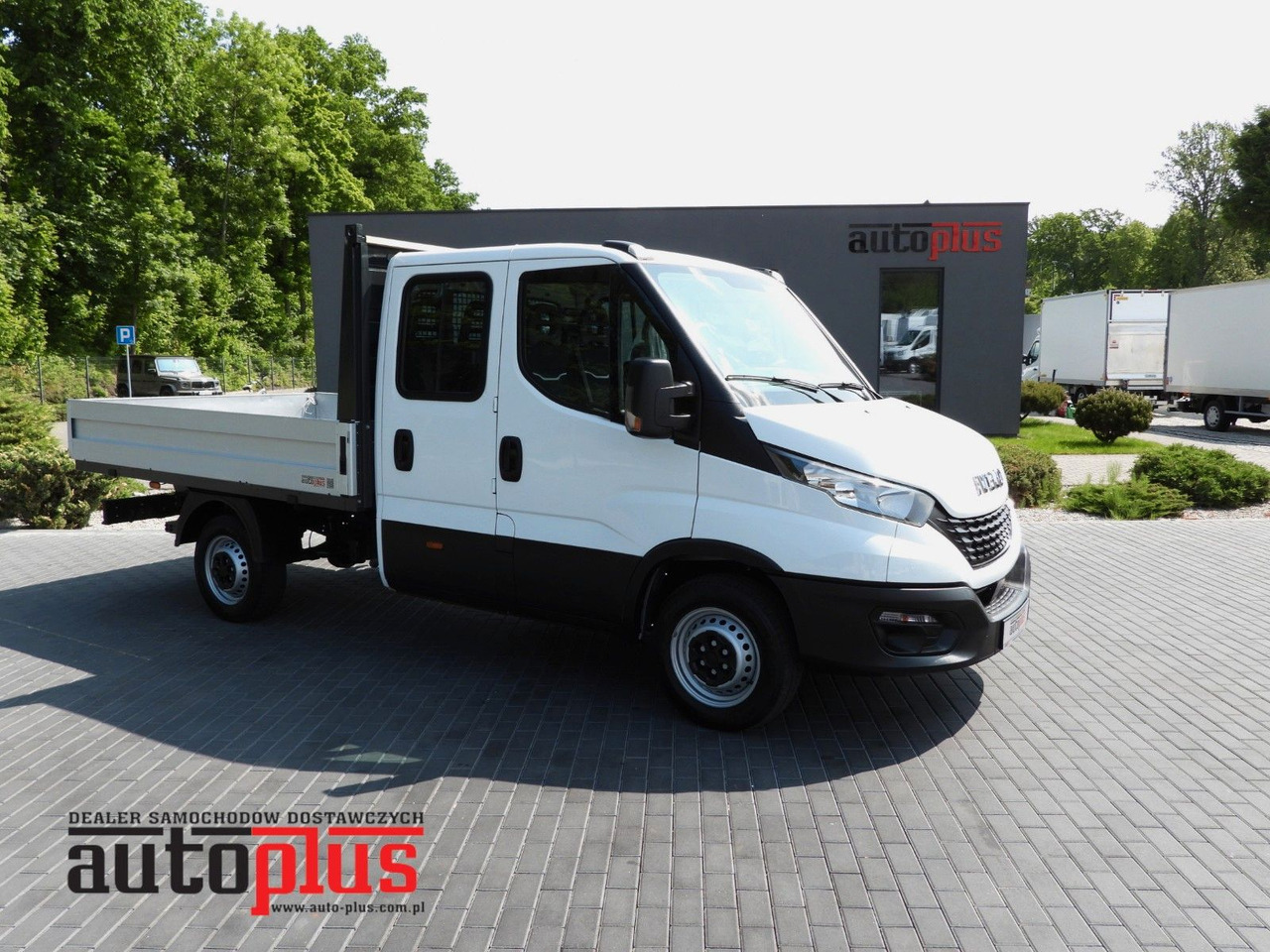 Iveco DAILY 35S12 PRITSCHE DOPPELKABINE DOKA 7 SITZE - Open body delivery van, Combi van: picture 1 Iveco DAILY 35S12 PRITSCHE DOPPELKABINE DOKA 7 SITZE - Open body delivery van, Combi van: picture 1