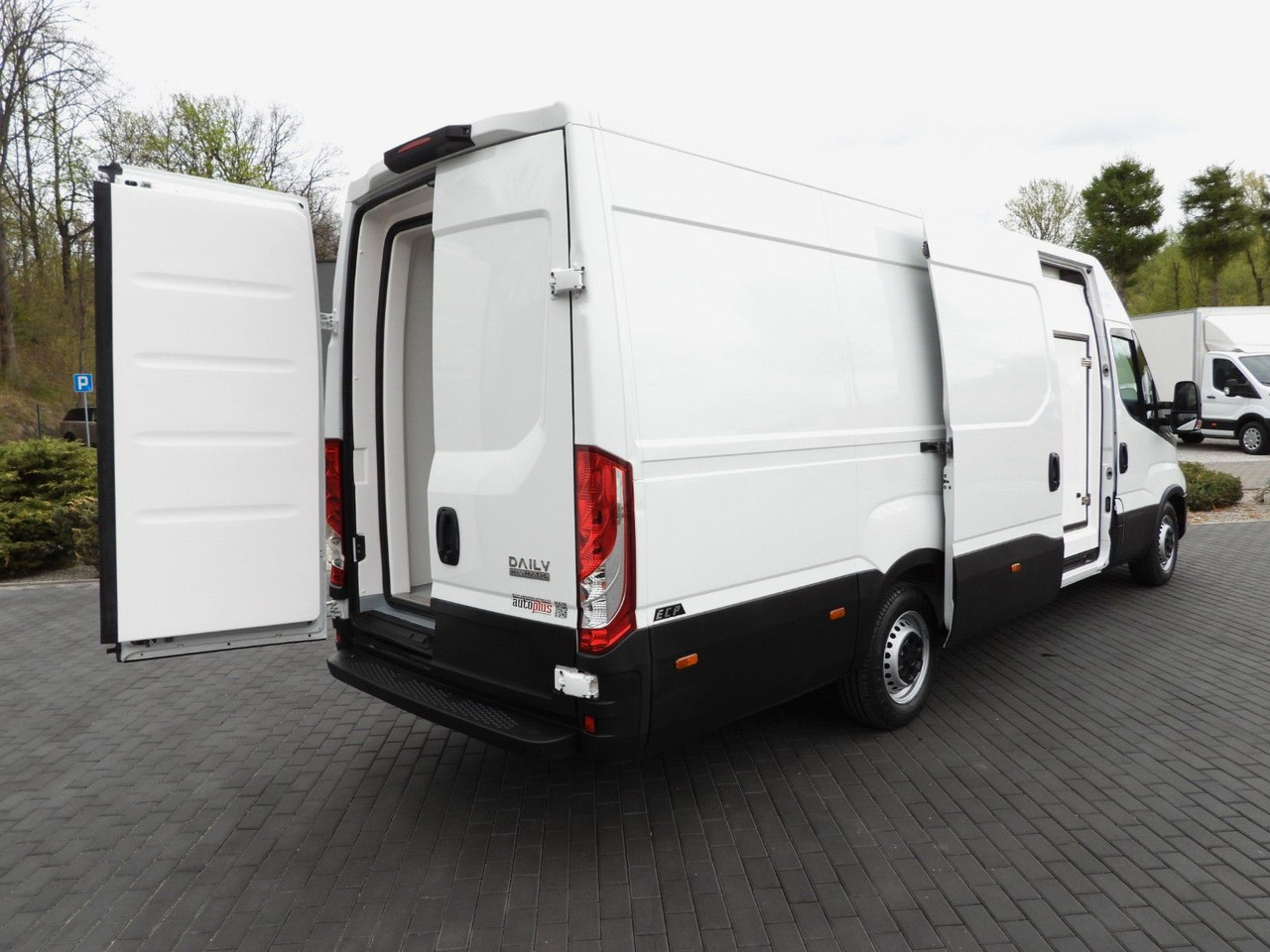 Iveco DAILY 35S14 KÜHLKASTENWAGEN -5*C STROMVERSORGUNG - Refrigerated delivery van: picture 3 Iveco DAILY 35S14 KÜHLKASTENWAGEN -5*C STROMVERSORGUNG - Refrigerated delivery van: picture 3