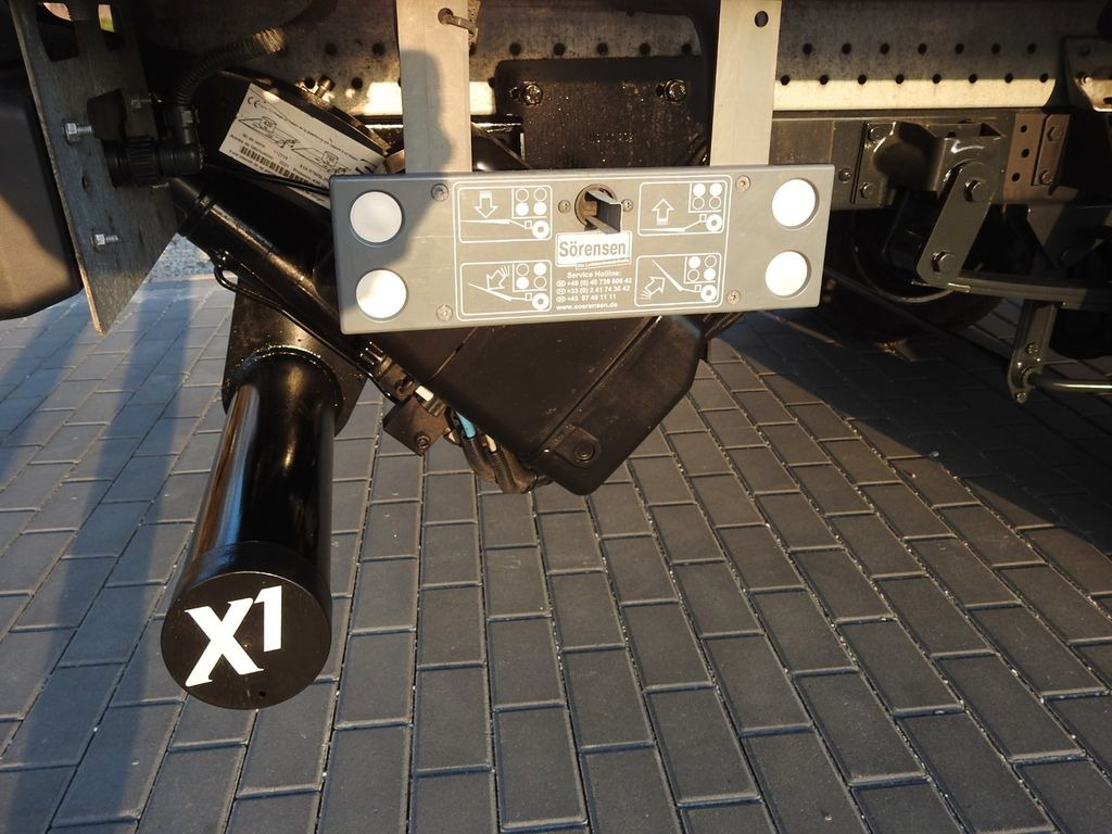 Closed box van Iveco DAILY 35S16 KOFFER AUFZUG 8 PALETTEN TEMPOMAT: picture 19