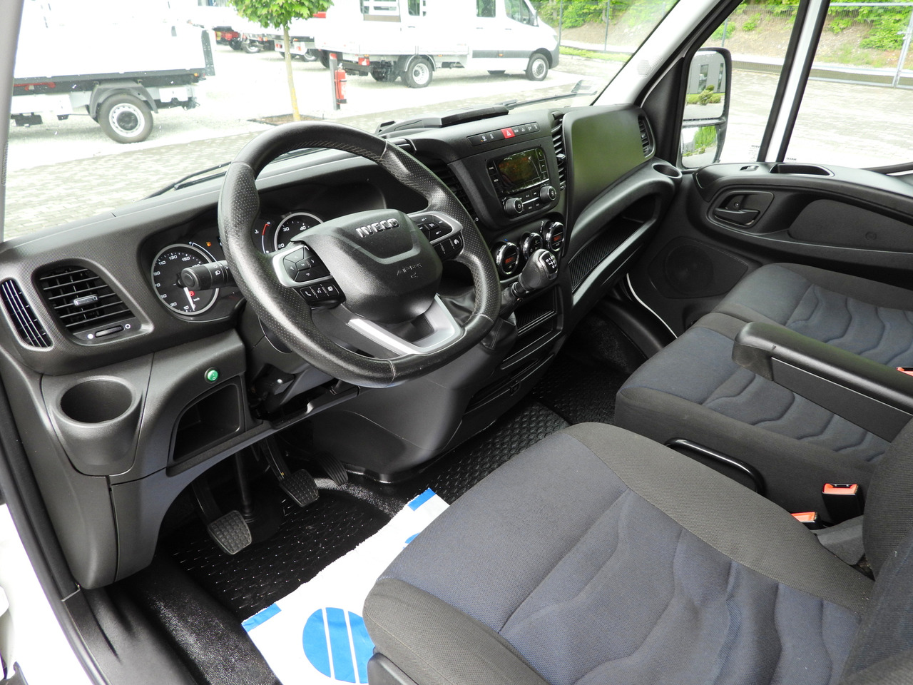 Iveco DAILY 35S18 PRITSCHE PLANE 10 PALETTEN WEBASTO - Curtain side van: picture 2 Iveco DAILY 35S18 PRITSCHE PLANE 10 PALETTEN WEBASTO - Curtain side van: picture 2