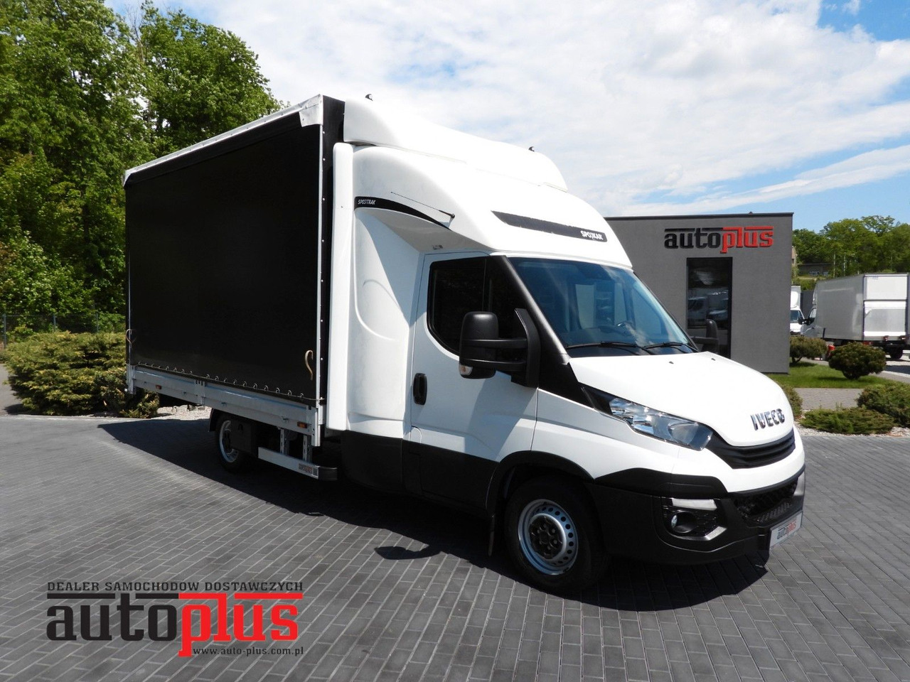 Iveco DAILY 35S18 PRITSCHE PLANE 10 PALETTEN WEBASTO - Curtain side van, Combi van: picture 1 Iveco DAILY 35S18 PRITSCHE PLANE 10 PALETTEN WEBASTO - Curtain side van, Combi van: picture 1