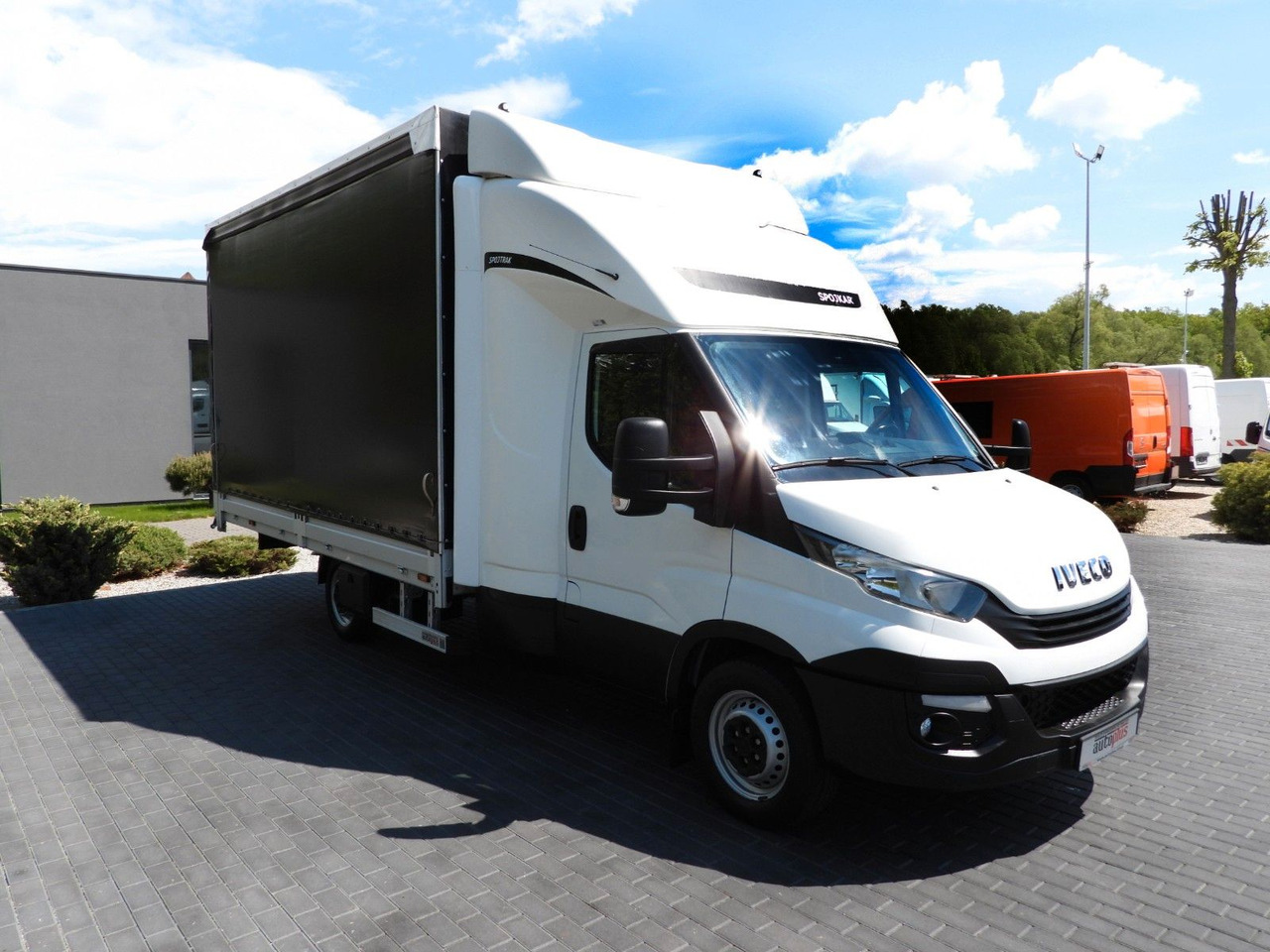 Iveco DAILY 35S18 PRITSCHE PLANE 10 PALETTEN WEBASTO - Curtain side van, Combi van: picture 4 Iveco DAILY 35S18 PRITSCHE PLANE 10 PALETTEN WEBASTO - Curtain side van, Combi van: picture 4