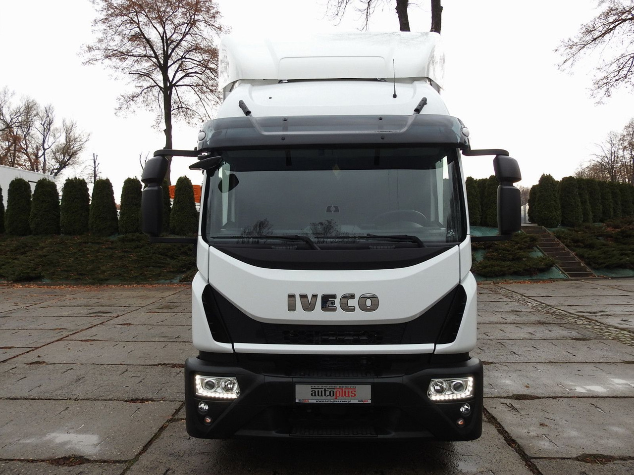 Iveco EUROCARGO 120-250 PRITSCHE PLANE 18 PALETTEN A/C - Curtain side truck: picture 5 Iveco EUROCARGO 120-250 PRITSCHE PLANE 18 PALETTEN A/C - Curtain side truck: picture 5