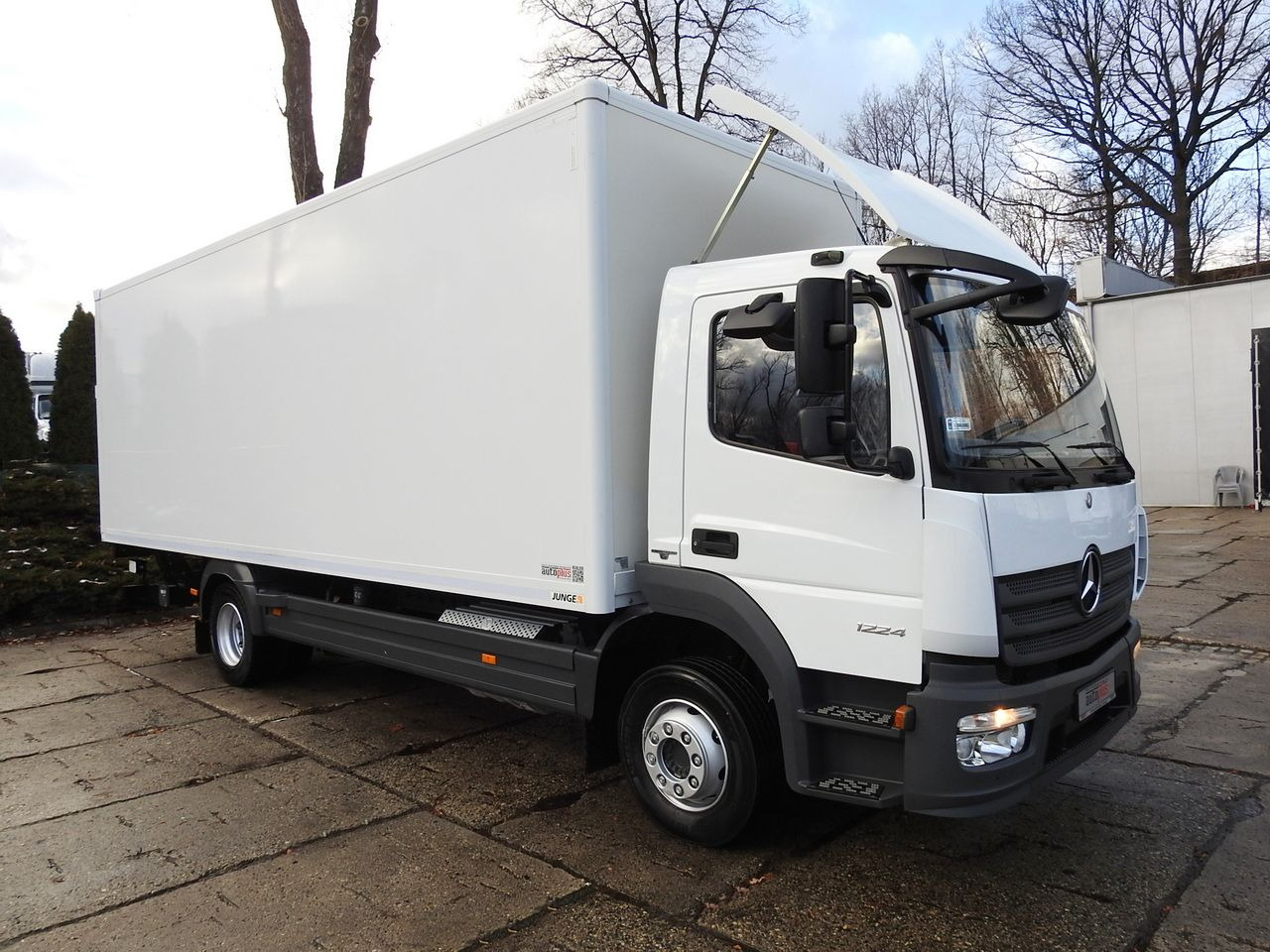MERCEDES ATEGO 12.24 BOX LIFT 18 PALLETS CRUISE CONTROL AUTOMATIC TRANSMISSION  TWIN WHEELS AIR CONDITIONING  240HP - Closed box van: picture 4 MERCEDES ATEGO 12.24 BOX LIFT 18 PALLETS CRUISE CONTROL AUTOMATIC TRANSMISSION  TWIN WHEELS AIR CONDITIONING  240HP - Closed box van: picture 4