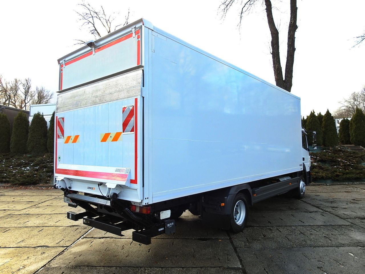 MERCEDES ATEGO 12.24 BOX LIFT 18 PALLETS CRUISE CONTROL AUTOMATIC TRANSMISSION  TWIN WHEELS AIR CONDITIONING  240HP - Closed box van: picture 3 MERCEDES ATEGO 12.24 BOX LIFT 18 PALLETS CRUISE CONTROL AUTOMATIC TRANSMISSION  TWIN WHEELS AIR CONDITIONING  240HP - Closed box van: picture 3