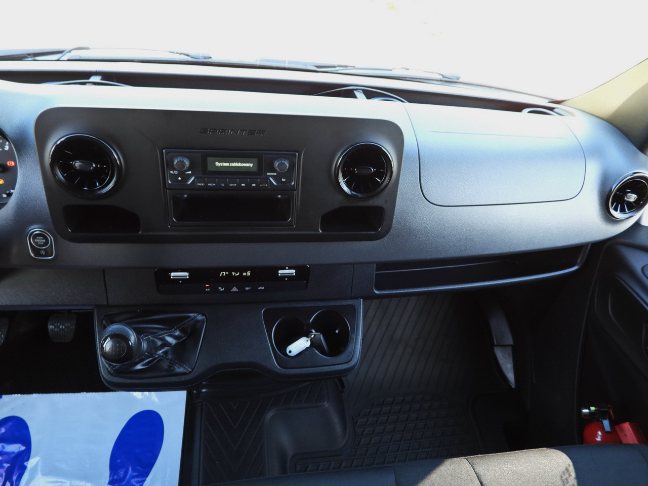 Closed box van MERCEDES SPRINTER 315 BOX LIFT 8 PALLETS AIR CONDITIONING 150HP: picture 26 Closed box van MERCEDES SPRINTER 315 BOX LIFT 8 PALLETS AIR CONDITIONING 150HP: picture 26