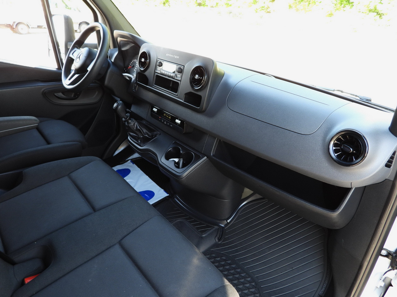 Closed box van MERCEDES SPRINTER 315 BOX LIFT 8 PALLETS AIR CONDITIONING 150HP: picture 36 Closed box van MERCEDES SPRINTER 315 BOX LIFT 8 PALLETS AIR CONDITIONING 150HP: picture 36