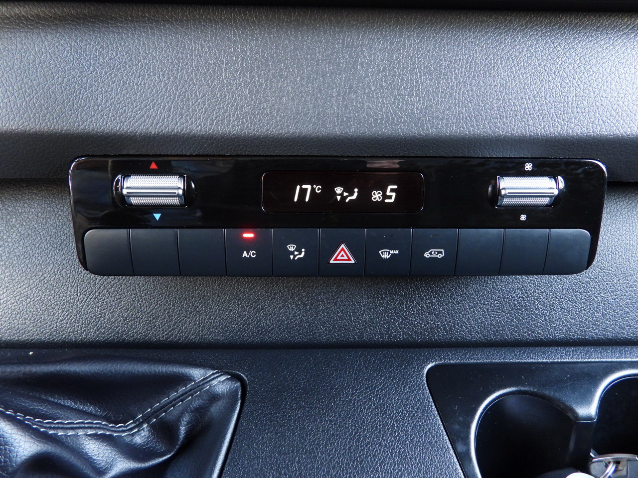 Closed box van MERCEDES SPRINTER 315 BOX LIFT 8 PALLETS AIR CONDITIONING 150HP: picture 33 Closed box van MERCEDES SPRINTER 315 BOX LIFT 8 PALLETS AIR CONDITIONING 150HP: picture 33