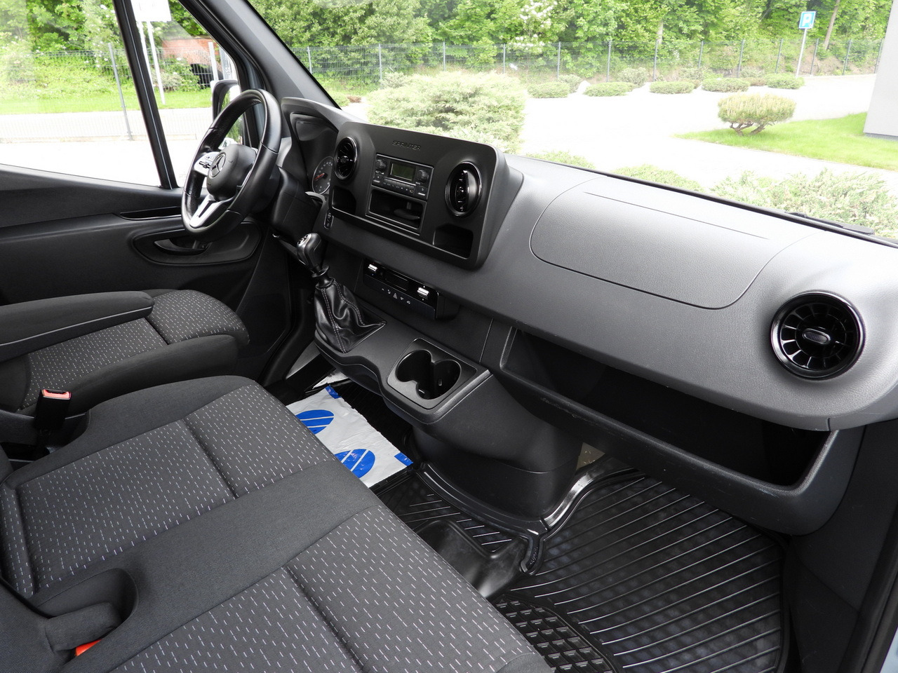 Open body delivery van MERCEDES SPRINTER 315 STAKE BODY 8 PALLETS CRUISE CONTROL AIR CONDITIONING 150HP: picture 37 Open body delivery van MERCEDES SPRINTER 315 STAKE BODY 8 PALLETS CRUISE CONTROL AIR CONDITIONING 150HP: picture 37