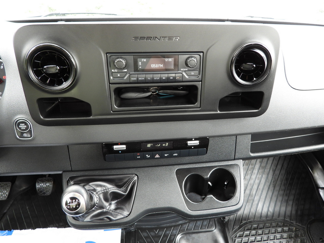 Open body delivery van MERCEDES SPRINTER 315 STAKE BODY 8 PALLETS CRUISE CONTROL AIR CONDITIONING 150HP: picture 32 Open body delivery van MERCEDES SPRINTER 315 STAKE BODY 8 PALLETS CRUISE CONTROL AIR CONDITIONING 150HP: picture 32