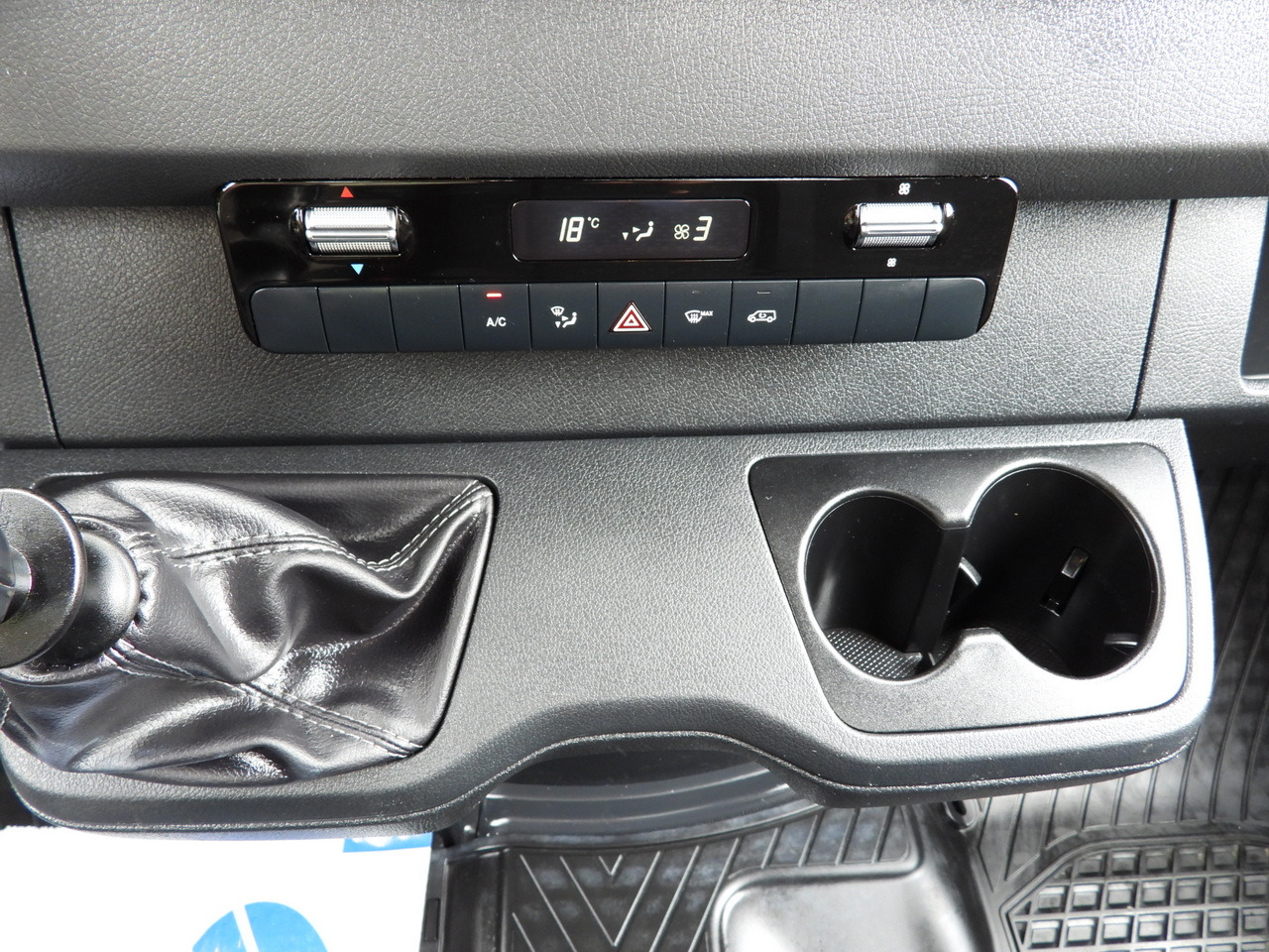 Open body delivery van MERCEDES SPRINTER 315 STAKE BODY 8 PALLETS CRUISE CONTROL AIR CONDITIONING 150HP: picture 33 Open body delivery van MERCEDES SPRINTER 315 STAKE BODY 8 PALLETS CRUISE CONTROL AIR CONDITIONING 150HP: picture 33