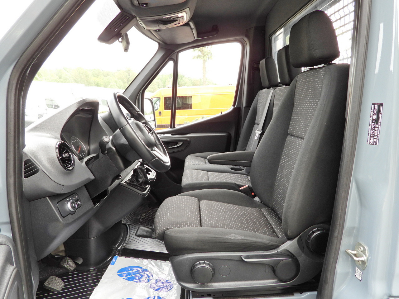 Open body delivery van MERCEDES SPRINTER 315 STAKE BODY 8 PALLETS CRUISE CONTROL AIR CONDITIONING 150HP: picture 23 Open body delivery van MERCEDES SPRINTER 315 STAKE BODY 8 PALLETS CRUISE CONTROL AIR CONDITIONING 150HP: picture 23