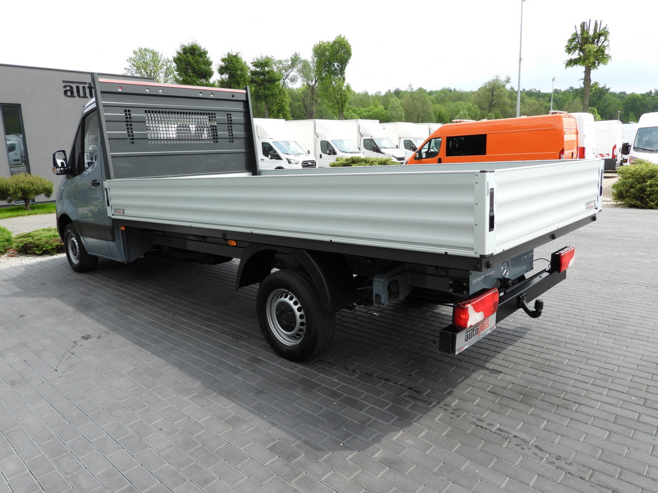 Open body delivery van MERCEDES SPRINTER 315 STAKE BODY 8 PALLETS CRUISE CONTROL AIR CONDITIONING 150HP: picture 9 Open body delivery van MERCEDES SPRINTER 315 STAKE BODY 8 PALLETS CRUISE CONTROL AIR CONDITIONING 150HP: picture 9