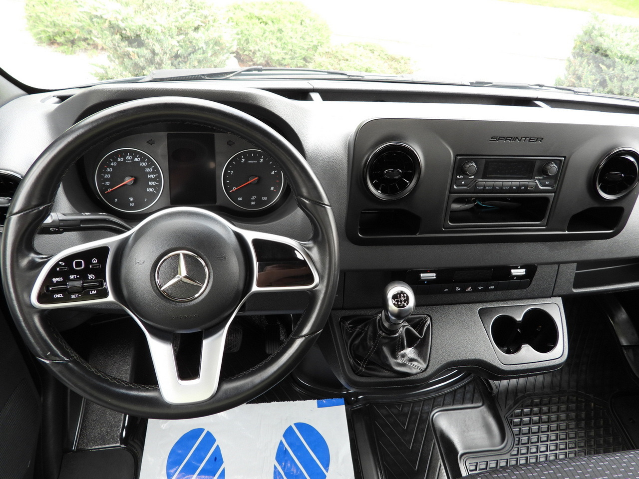 Open body delivery van MERCEDES SPRINTER 315 STAKE BODY 8 PALLETS CRUISE CONTROL AIR CONDITIONING 150HP: picture 27 Open body delivery van MERCEDES SPRINTER 315 STAKE BODY 8 PALLETS CRUISE CONTROL AIR CONDITIONING 150HP: picture 27