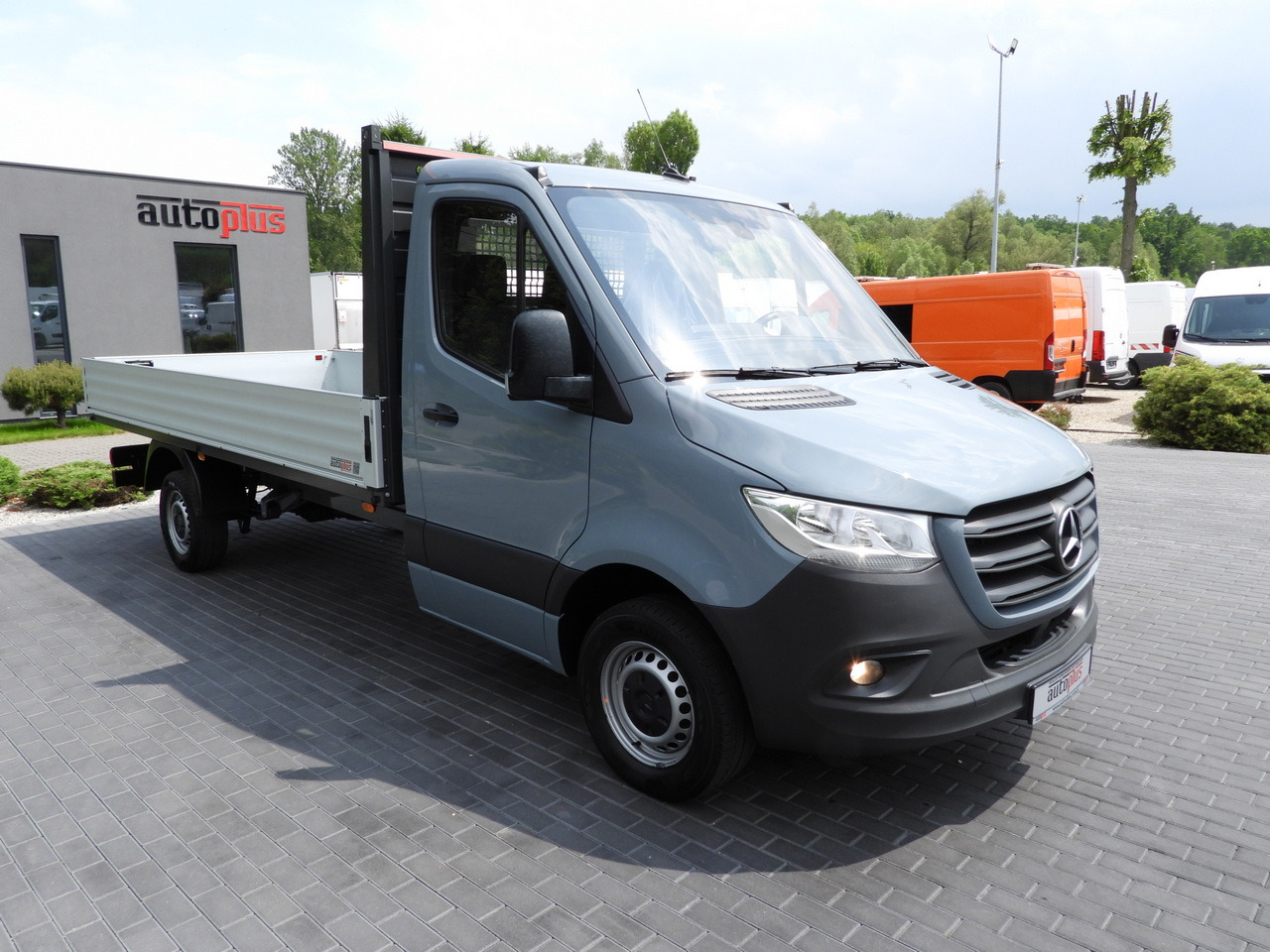 MERCEDES SPRINTER 315 STAKE BODY 8 PALLETS CRUISE CONTROL AIR CONDITIONING 150HP - Open body delivery van: picture 4 MERCEDES SPRINTER 315 STAKE BODY 8 PALLETS CRUISE CONTROL AIR CONDITIONING 150HP - Open body delivery van: picture 4