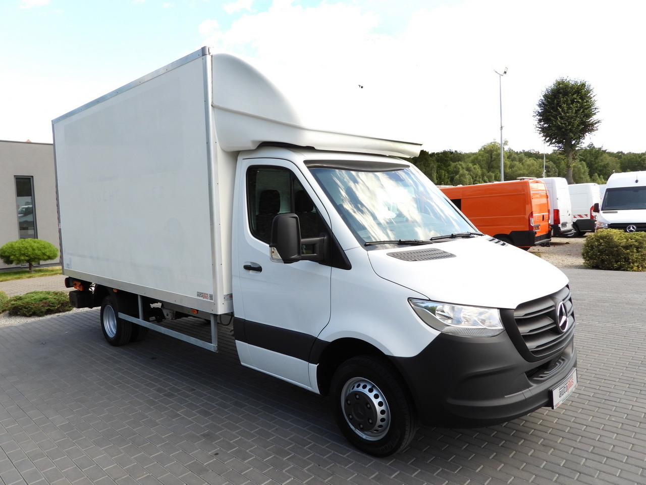MERCEDES SPRINTER 514 BOX LIFT 8 PALLETS CRUISE CONTROL TWIN WHEELS AIR CONDITIONING 140HP - Closed box van: picture 4 MERCEDES SPRINTER 514 BOX LIFT 8 PALLETS CRUISE CONTROL TWIN WHEELS AIR CONDITIONING 140HP - Closed box van: picture 4