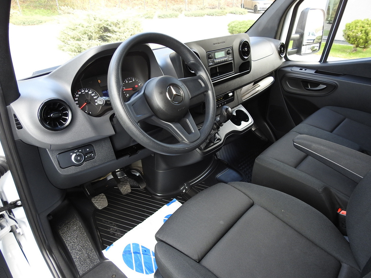 MERCEDES SPRINTER BOX LIFT 8 PALLETS AIR CONDITIONING 150HP - Closed box van: picture 2 MERCEDES SPRINTER BOX LIFT 8 PALLETS AIR CONDITIONING 150HP - Closed box van: picture 2