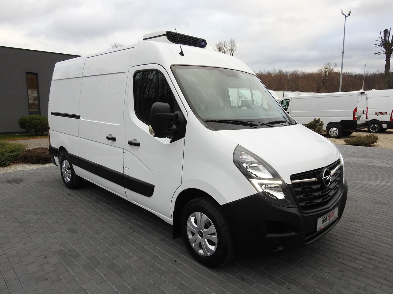 OPEL MOVANO REFRIGERATOR VAN 0*C CRUISE CONTROL NAVIGATION AIR CONDITIONING LED LIGHTS 150HP - Refrigerated delivery van: picture 4 OPEL MOVANO REFRIGERATOR VAN 0*C CRUISE CONTROL NAVIGATION AIR CONDITIONING LED LIGHTS 150HP - Refrigerated delivery van: picture 4