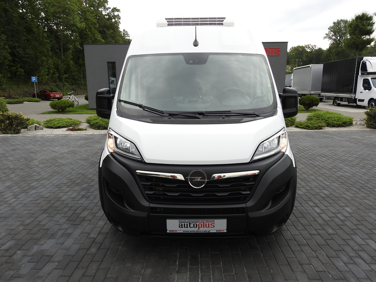 OPEL MOVANO REFRIGERATOR VAN 0*C HEATING FUNCTION AIR CONDITIONING 140HP - Refrigerated delivery van: picture 5 OPEL MOVANO REFRIGERATOR VAN 0*C HEATING FUNCTION AIR CONDITIONING 140HP - Refrigerated delivery van: picture 5