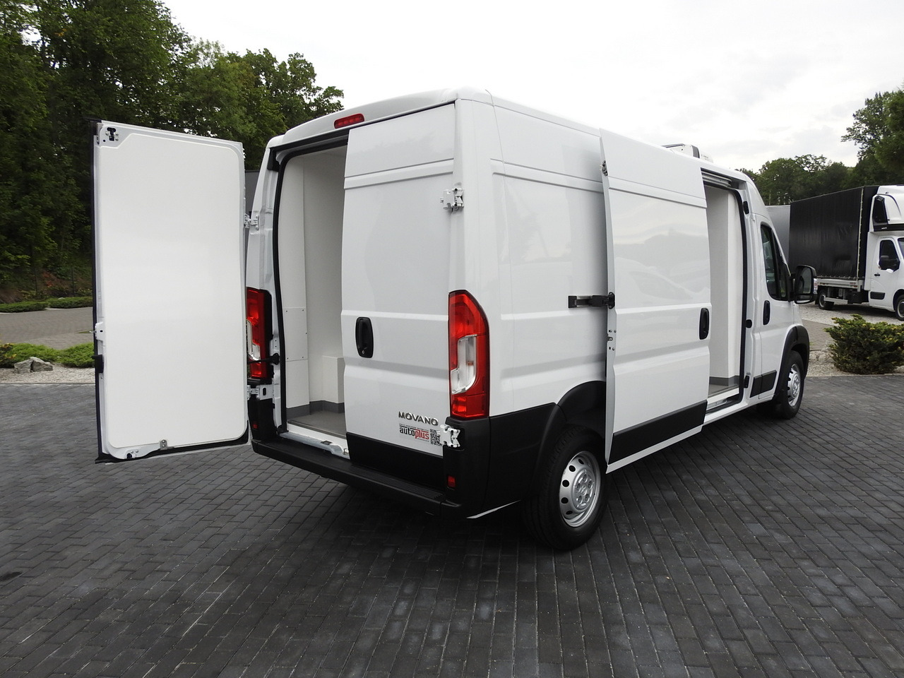 OPEL MOVANO REFRIGERATOR VAN 0*C HEATING FUNCTION AIR CONDITIONING 140HP - Refrigerated delivery van: picture 3 OPEL MOVANO REFRIGERATOR VAN 0*C HEATING FUNCTION AIR CONDITIONING 140HP - Refrigerated delivery van: picture 3