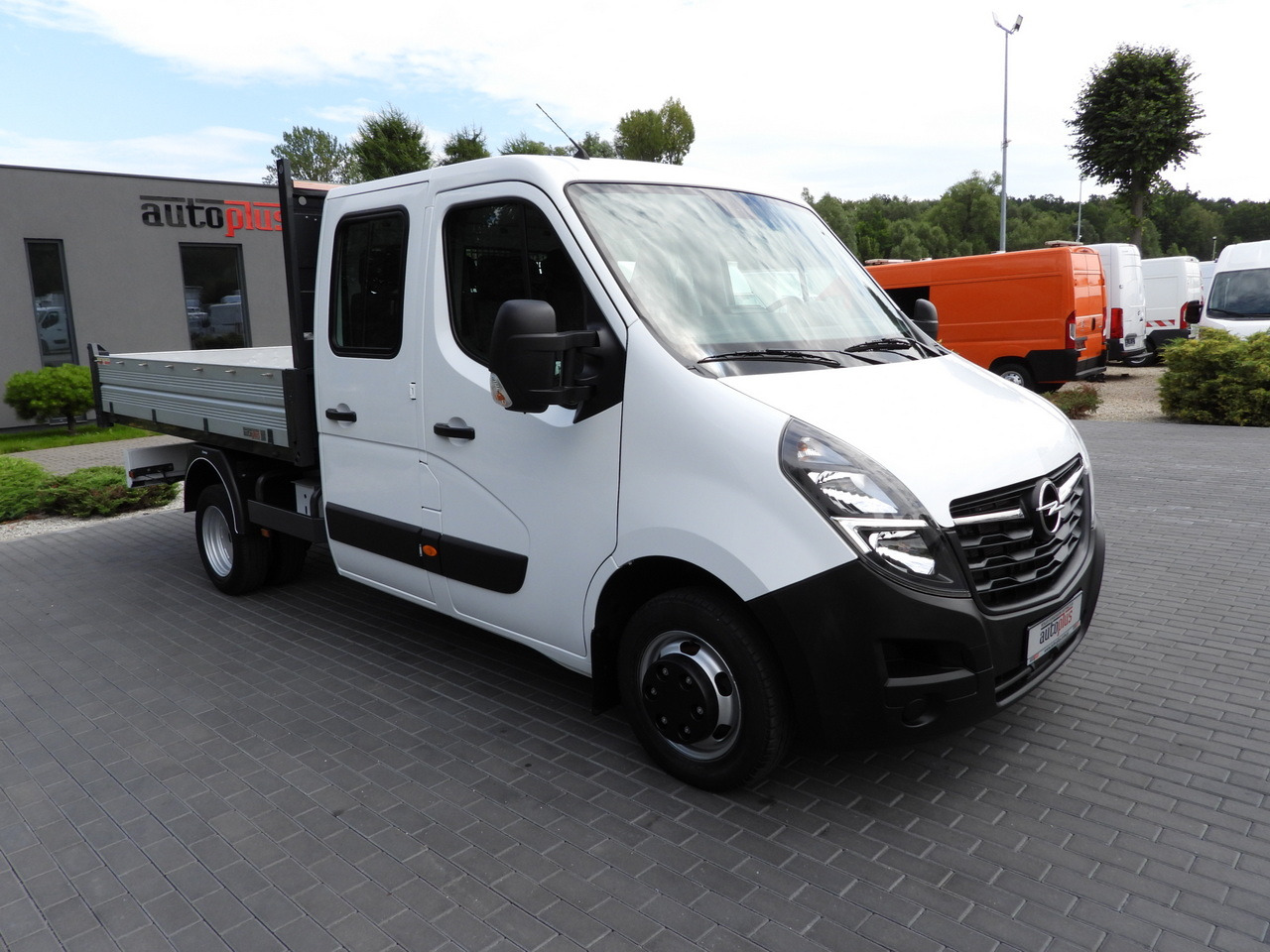 OPEL MOVANO TIPPER DOUBLE CABIN DOKA 7 SEATS LED LIGHTS TWIN WHEELS AIR CONDITIONING 145HP - Tipper van: picture 4 OPEL MOVANO TIPPER DOUBLE CABIN DOKA 7 SEATS LED LIGHTS TWIN WHEELS AIR CONDITIONING 145HP - Tipper van: picture 4