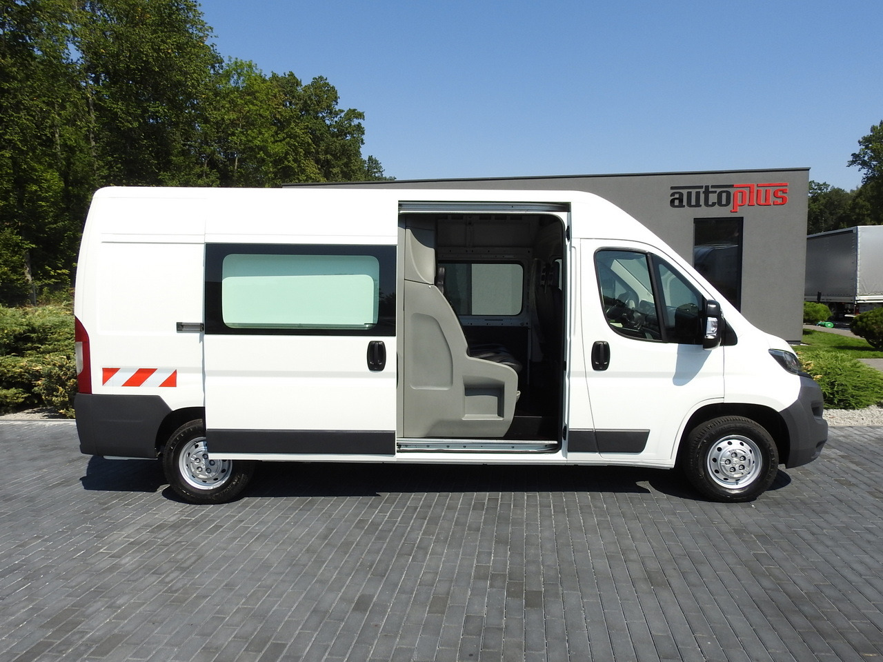 Panel van PEUGEOT BOXER BOX DELIVERY VAN 7 SEATS 110HP: picture 8 Panel van PEUGEOT BOXER BOX DELIVERY VAN 7 SEATS 110HP: picture 8