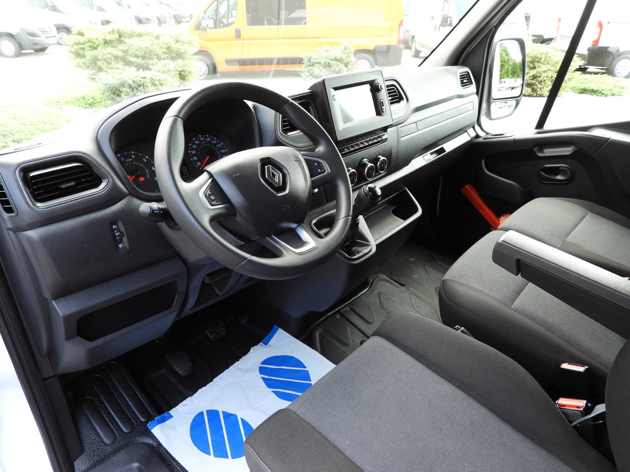 RENAULT MASTER BOX 8 PALLETS CRUISE CONTROL LED LIGHTS AIR CONDITIONING 165HP - Closed box van: picture 2 RENAULT MASTER BOX 8 PALLETS CRUISE CONTROL LED LIGHTS AIR CONDITIONING 165HP - Closed box van: picture 2