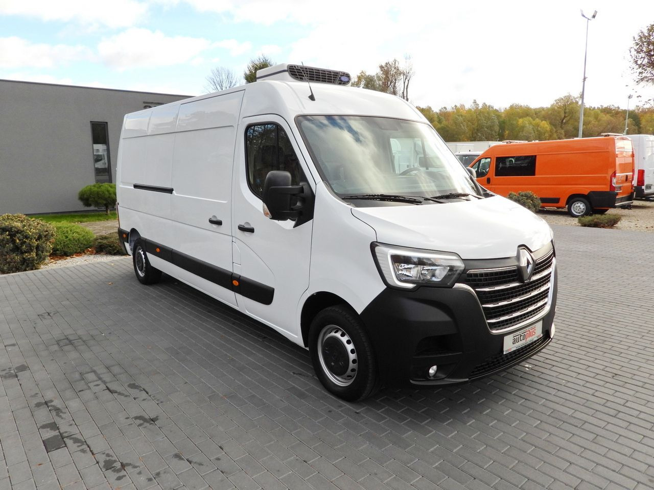 RENAULT MASTER REFRIGERATOR VAN 0*C CRUISE CONTROL LED LIGHTS AIR CONDITIONING 135HP - Refrigerated delivery van: picture 4 RENAULT MASTER REFRIGERATOR VAN 0*C CRUISE CONTROL LED LIGHTS AIR CONDITIONING 135HP - Refrigerated delivery van: picture 4