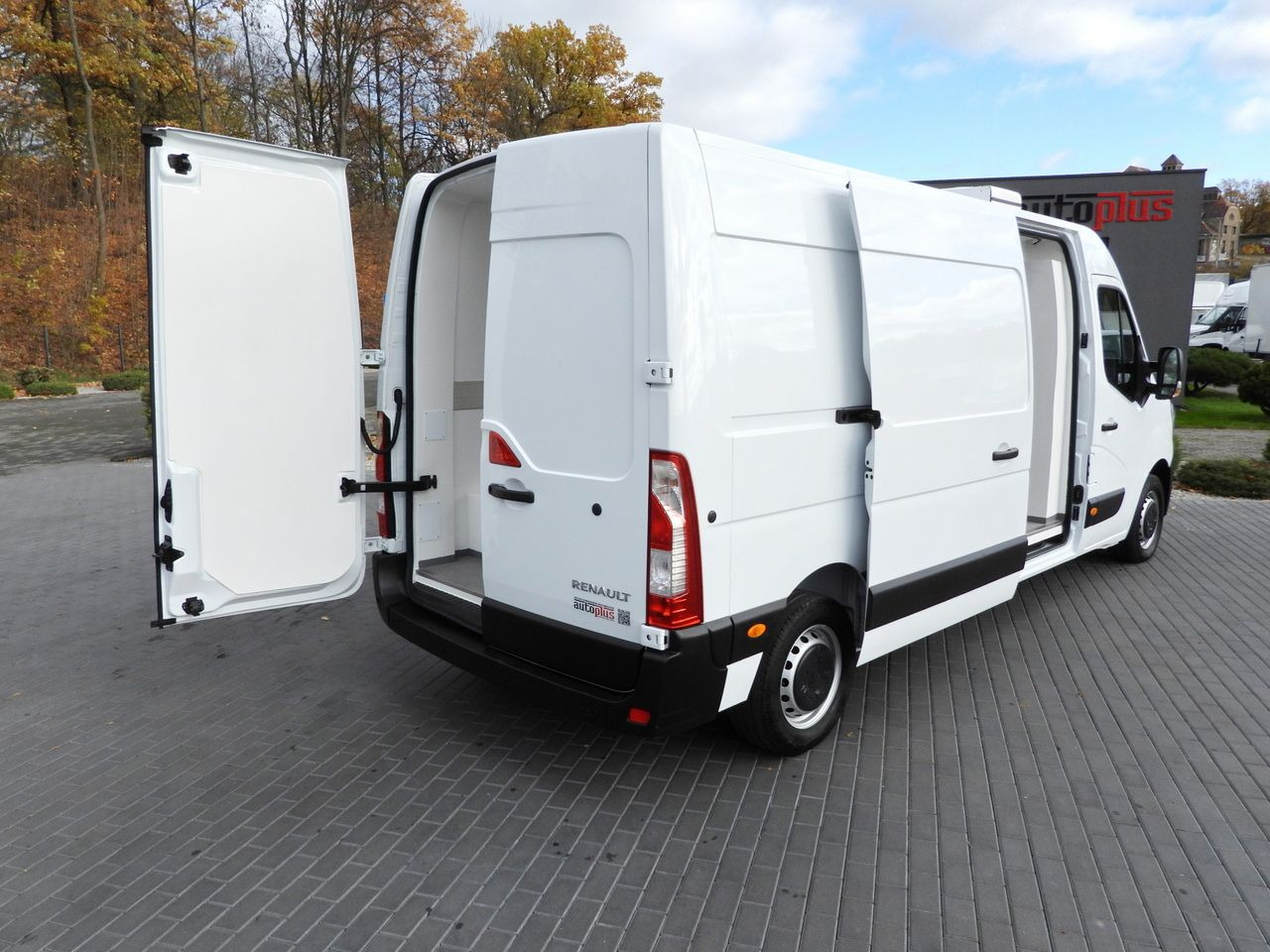 RENAULT MASTER REFRIGERATOR VAN 0*C CRUISE CONTROL LED LIGHTS AIR CONDITIONING 135HP - Refrigerated delivery van: picture 3 RENAULT MASTER REFRIGERATOR VAN 0*C CRUISE CONTROL LED LIGHTS AIR CONDITIONING 135HP - Refrigerated delivery van: picture 3