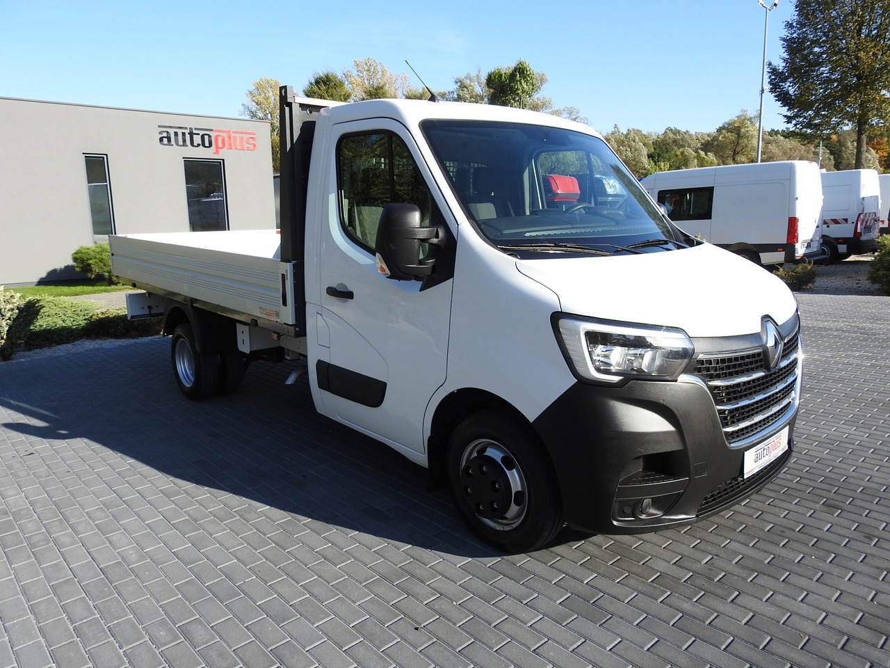 RENAULT MASTER STAKE BODY CRUISE CONTROL AIR CONDITIONING LED LIGHTS TWIN WHEELS  130HP - Open body delivery van: picture 4 RENAULT MASTER STAKE BODY CRUISE CONTROL AIR CONDITIONING LED LIGHTS TWIN WHEELS  130HP - Open body delivery van: picture 4
