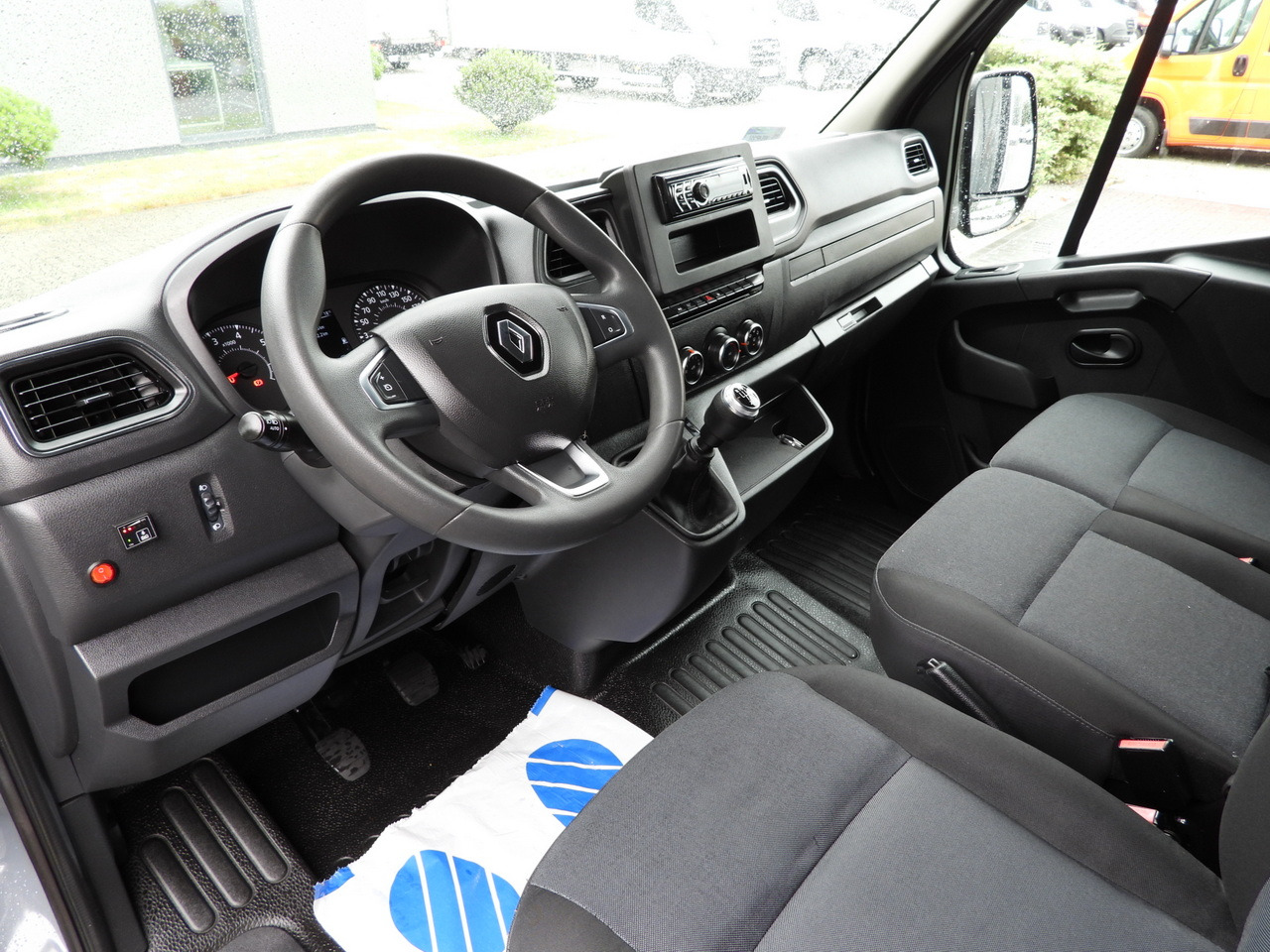 RENAULT MASTER TARPAULIN 10 PALLETS WEBASTO CRUISE CONTROL LED LIGHTS PNEUMATICS AIR CONDITIONING 165HP - Curtain side van: picture 2 RENAULT MASTER TARPAULIN 10 PALLETS WEBASTO CRUISE CONTROL LED LIGHTS PNEUMATICS AIR CONDITIONING 165HP - Curtain side van: picture 2