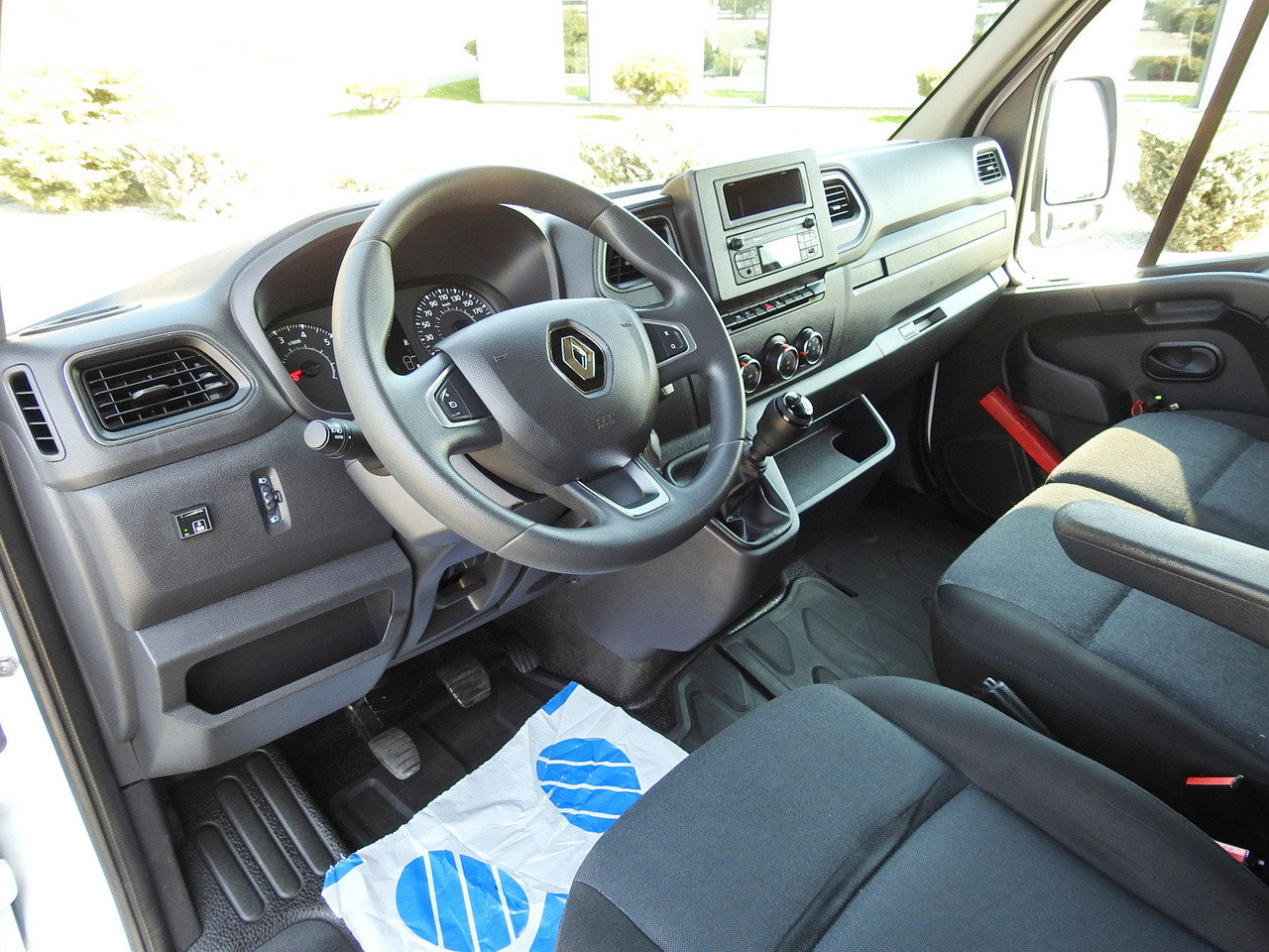 RENAULT MASTER TARPAULIN 10 PALLETS WEBASTO CRUISE CONTROL LED LIGHTS PNEUMATICS AIR CONDITIONING 165HP - Curtain side van: picture 2 RENAULT MASTER TARPAULIN 10 PALLETS WEBASTO CRUISE CONTROL LED LIGHTS PNEUMATICS AIR CONDITIONING 165HP - Curtain side van: picture 2
