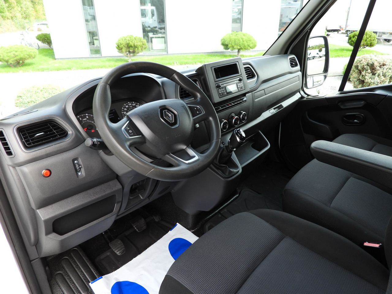 RENAULT MASTER TIPPER CRUISE CONTROL LED LIGHTS TWIN WHEELS AIR CONDITIONING 130HP - Tipper van: picture 3 RENAULT MASTER TIPPER CRUISE CONTROL LED LIGHTS TWIN WHEELS AIR CONDITIONING 130HP - Tipper van: picture 3