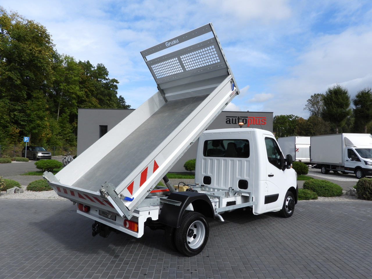 RENAULT MASTER TIPPER CRUISE CONTROL LED LIGHTS TWIN WHEELS AIR CONDITIONING  130HP - Tipper van: picture 4 RENAULT MASTER TIPPER CRUISE CONTROL LED LIGHTS TWIN WHEELS AIR CONDITIONING  130HP - Tipper van: picture 4