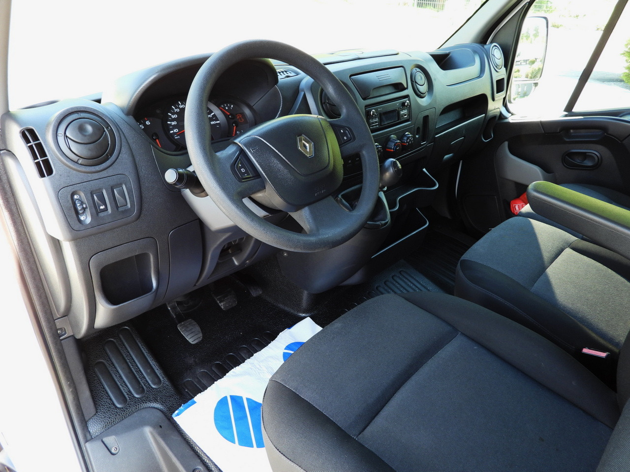 RENAULT MASTER TIPPER CRUISE CONTROL TWIN WHEELS AIR CONDITIONING  145HP - Tipper van: picture 2 RENAULT MASTER TIPPER CRUISE CONTROL TWIN WHEELS AIR CONDITIONING  145HP - Tipper van: picture 2