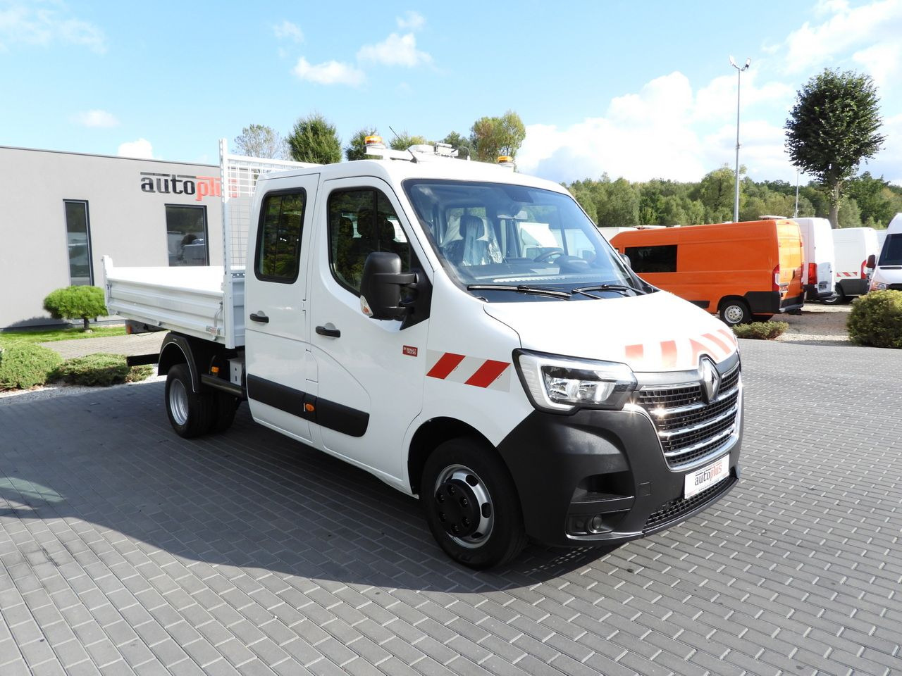 RENAULT MASTER TIPPER DOUBLE CABIN DOKA 6 SEATS CRUISE CONTROL LED LIGHTS TWIN WHEELS AIR CONDITIONING  165HP - Tipper van: picture 4 RENAULT MASTER TIPPER DOUBLE CABIN DOKA 6 SEATS CRUISE CONTROL LED LIGHTS TWIN WHEELS AIR CONDITIONING  165HP - Tipper van: picture 4