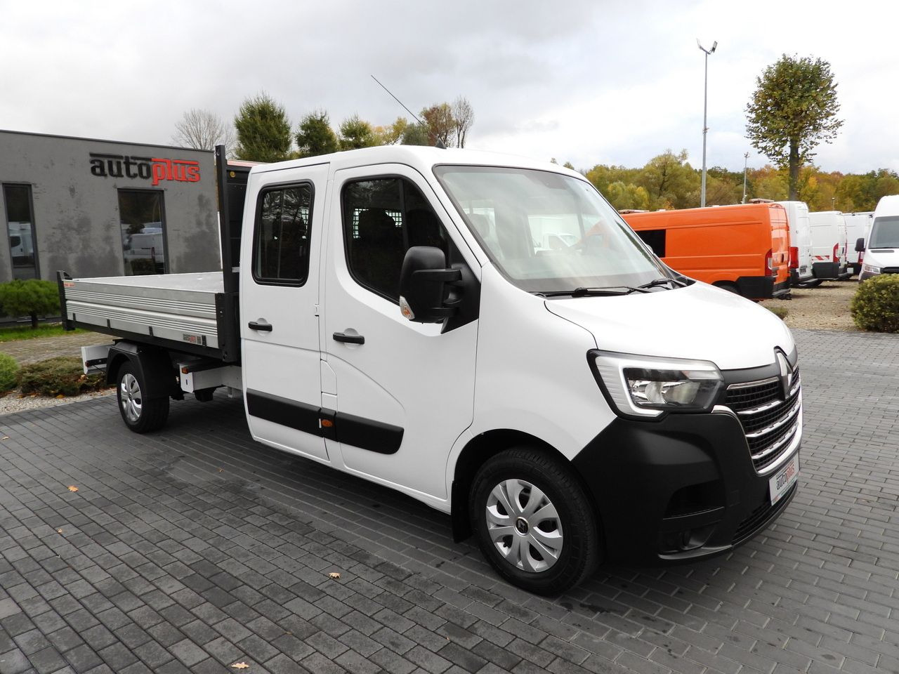 RENAULT MASTER TIPPER DOUBLE CABIN DOKA 7 SEATS CRUISE CONTROL NAVIGATION LED LIGHTS AIR CONDITIONING  145HP - Tipper van: picture 4 RENAULT MASTER TIPPER DOUBLE CABIN DOKA 7 SEATS CRUISE CONTROL NAVIGATION LED LIGHTS AIR CONDITIONING  145HP - Tipper van: picture 4