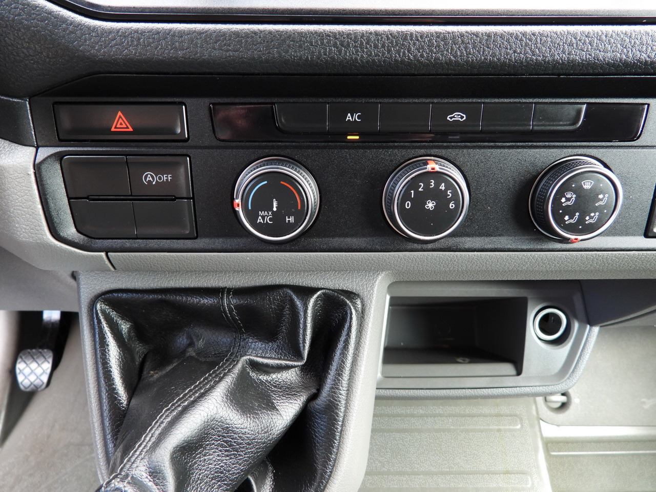 Curtain side van VOLKSWAGEN CRAFTER TARPAULIN 10 PALLETS WEBASTO CRUISE CONTROL AIR CONDITIONING 180HP: picture 49 Curtain side van VOLKSWAGEN CRAFTER TARPAULIN 10 PALLETS WEBASTO CRUISE CONTROL AIR CONDITIONING 180HP: picture 49