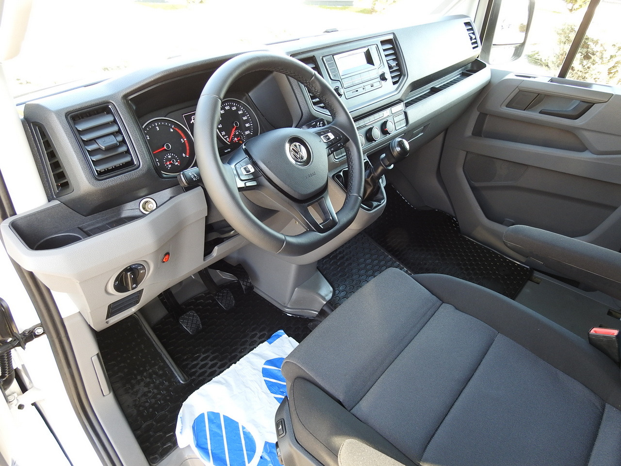 VOLKSWAGEN CRAFTER TARPAULIN 10 PALLETS WEBASTO CRUISE CONTROL AIR CONDITIONING LED LIGHTS PNEUMATICS 180HP - Curtain side van: picture 2 VOLKSWAGEN CRAFTER TARPAULIN 10 PALLETS WEBASTO CRUISE CONTROL AIR CONDITIONING LED LIGHTS PNEUMATICS 180HP - Curtain side van: picture 2