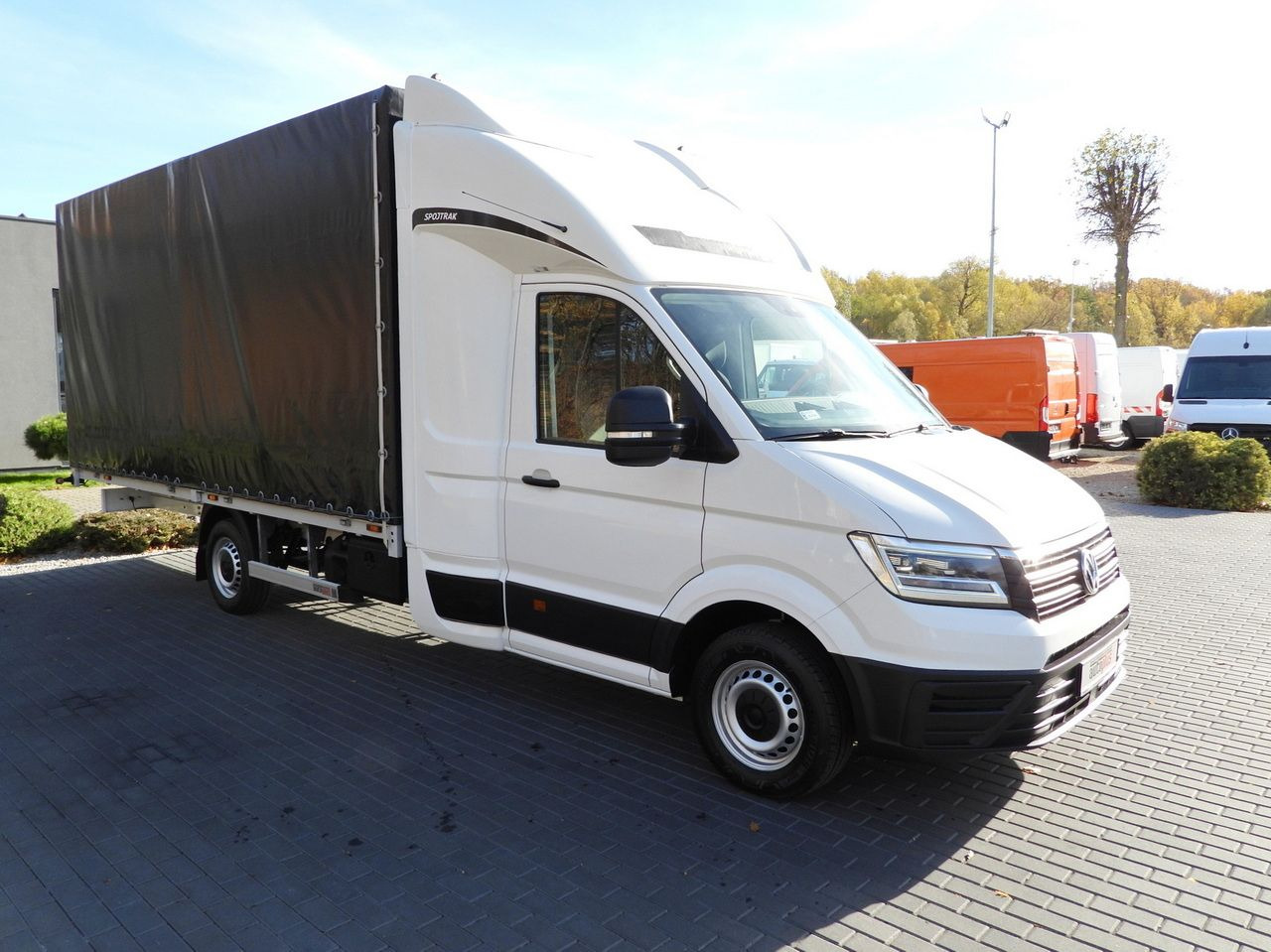 VOLKSWAGEN CRAFTER TARPAULIN 10 PALLETS WEBASTO CRUISE CONTROL LED LIGHTS 180HP - Curtain side van: picture 4 VOLKSWAGEN CRAFTER TARPAULIN 10 PALLETS WEBASTO CRUISE CONTROL LED LIGHTS 180HP - Curtain side van: picture 4