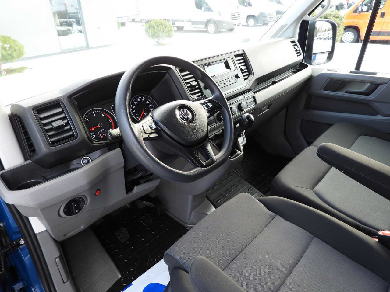 VOLKSWAGEN CRAFTER TARPAULIN 10 PALLETS WEBASTO CRUISE CONTROL LED LIGHTS 180HP - Curtain side van: picture 2 VOLKSWAGEN CRAFTER TARPAULIN 10 PALLETS WEBASTO CRUISE CONTROL LED LIGHTS 180HP - Curtain side van: picture 2