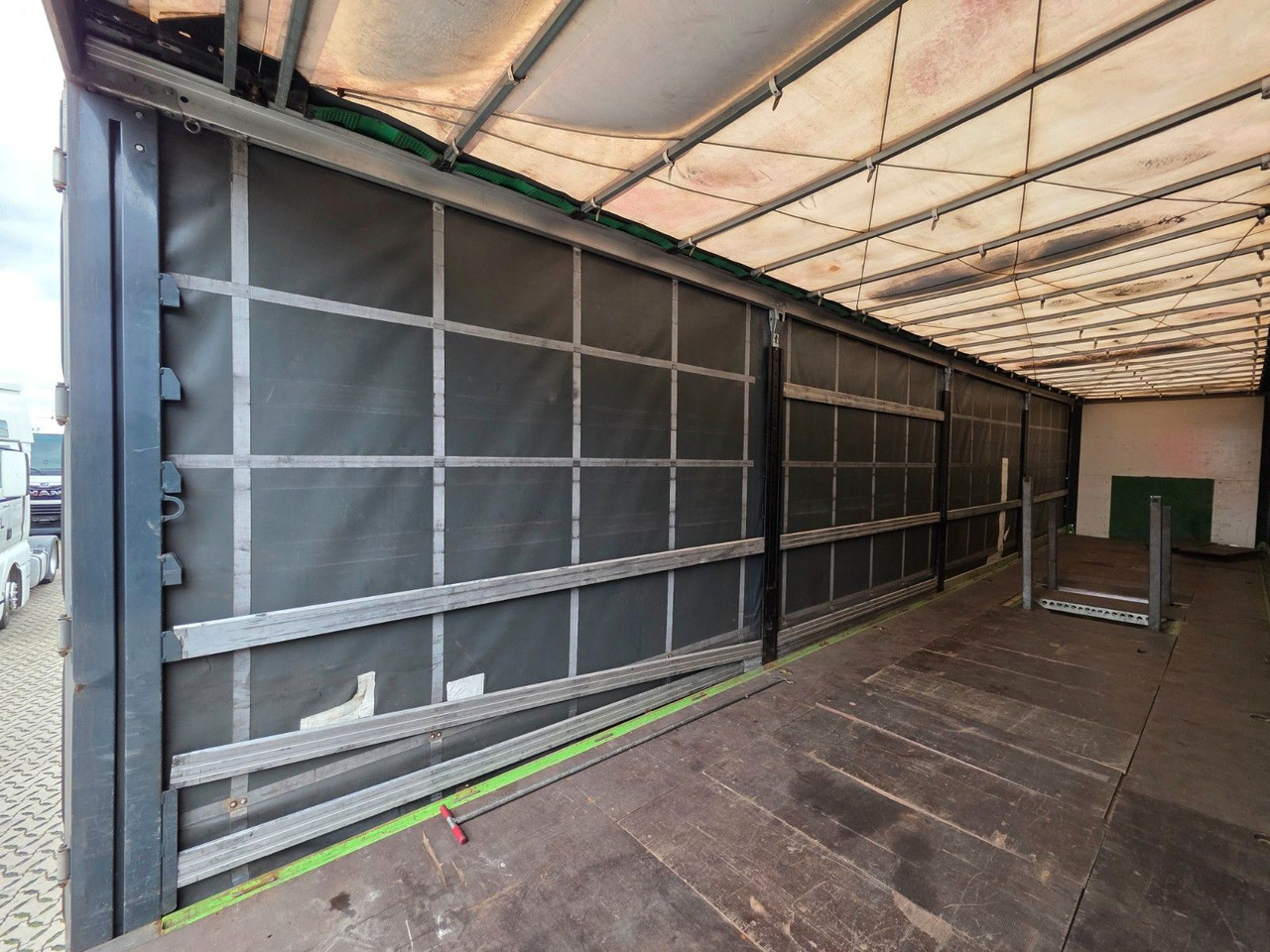 Curtainsider semi-trailer Berger SAPL 24 / Coilmulde / EDSCHA: picture 13 Curtainsider semi-trailer Berger SAPL 24 / Coilmulde / EDSCHA: picture 13