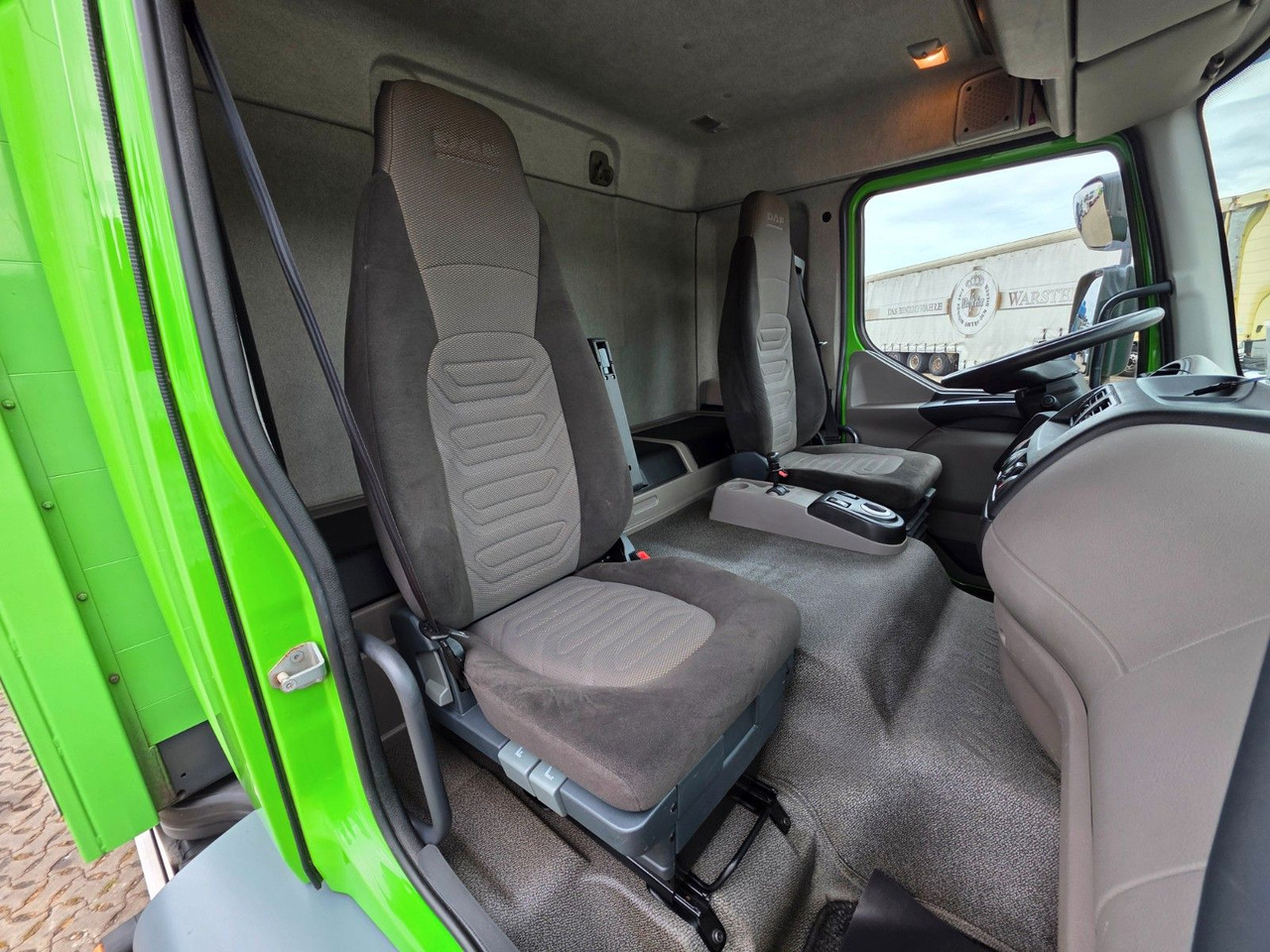 Curtain side truck DAF FA LF 55.300 / Ladebordwand + Kofferseite: picture 22 Curtain side truck DAF FA LF 55.300 / Ladebordwand + Kofferseite: picture 22