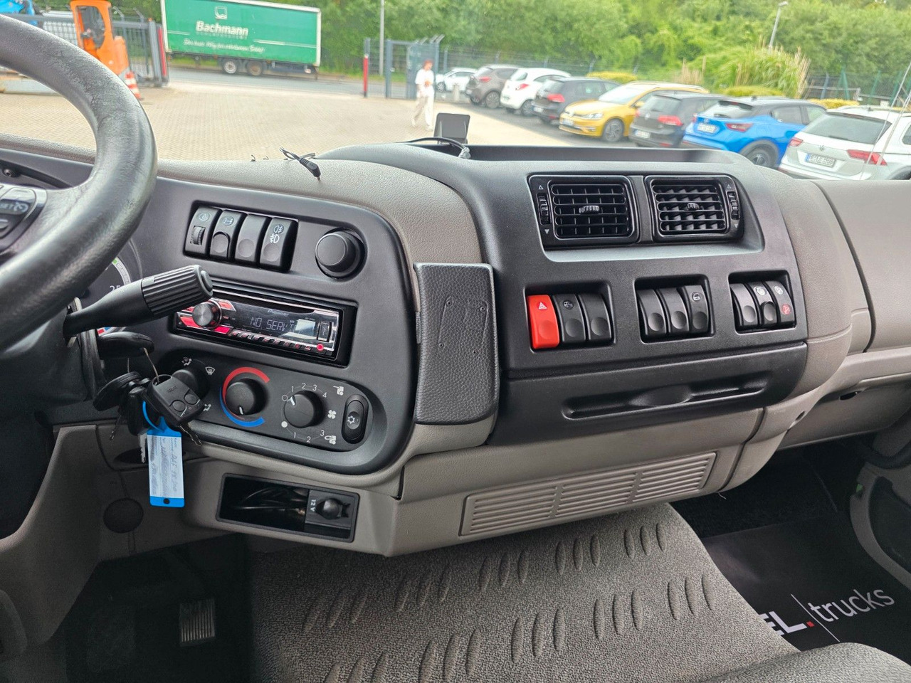 Curtain side truck DAF FA LF 55.300 / Ladebordwand + Kofferseite: picture 26 Curtain side truck DAF FA LF 55.300 / Ladebordwand + Kofferseite: picture 26