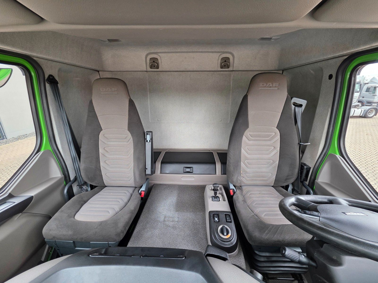 Curtain side truck DAF FA LF 55.300 / Ladebordwand + Kofferseite: picture 23 Curtain side truck DAF FA LF 55.300 / Ladebordwand + Kofferseite: picture 23