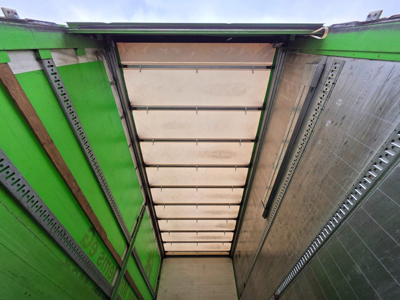 Curtain side truck DAF FA LF 55.300 / Ladebordwand + Kofferseite: picture 11 Curtain side truck DAF FA LF 55.300 / Ladebordwand + Kofferseite: picture 11