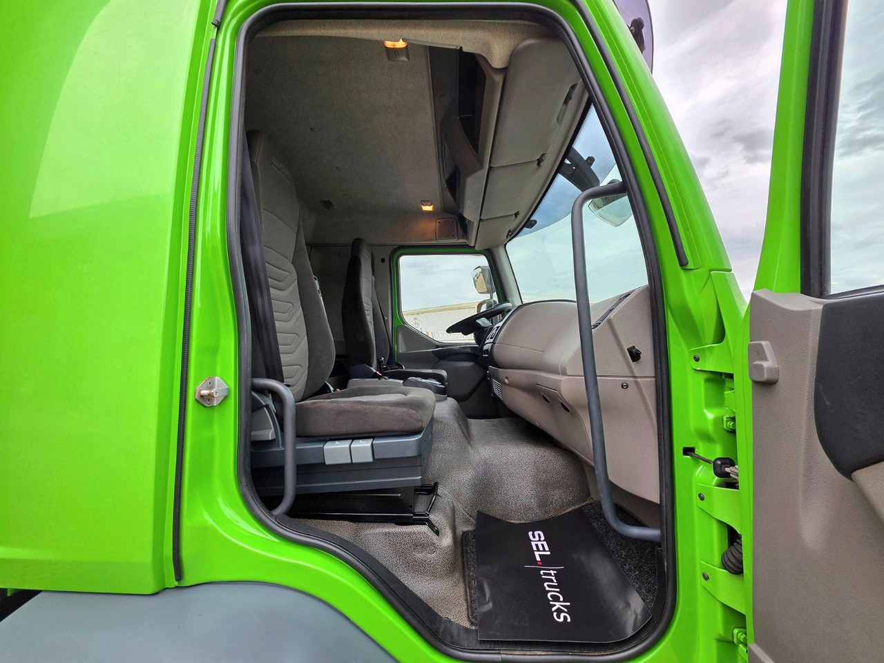 Curtain side truck DAF FA LF 55.300 / Ladebordwand + Kofferseite: picture 21 Curtain side truck DAF FA LF 55.300 / Ladebordwand + Kofferseite: picture 21