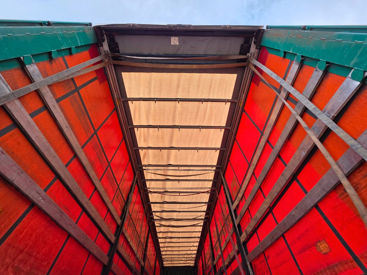 Curtainsider semi-trailer Krone SD / Palettenkasten / Liftachse: picture 11